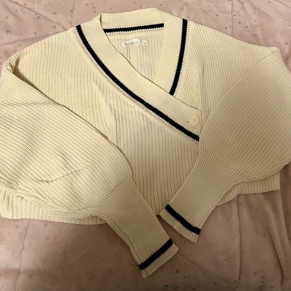 Oak and Fort White Sweater in XS - Picture 1 of 3